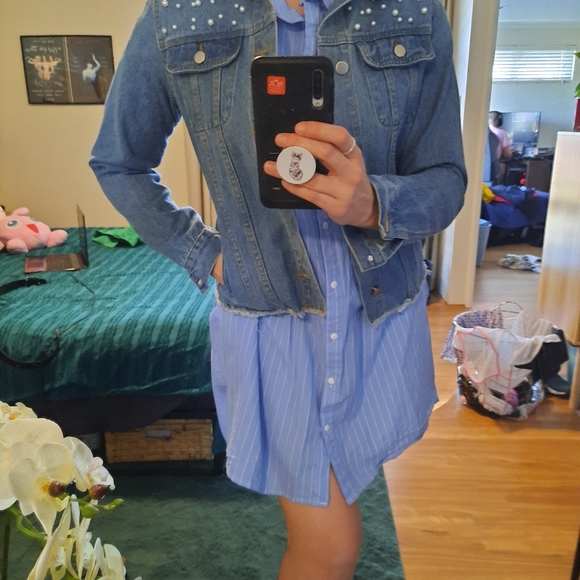 ✨HOST PICK✨ Pearl embellished denim jacket sz M - Picture 2 of 7